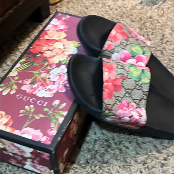 Gucci Women's Floral Slide Sandals - Black and Pink - Picture 1 of 1